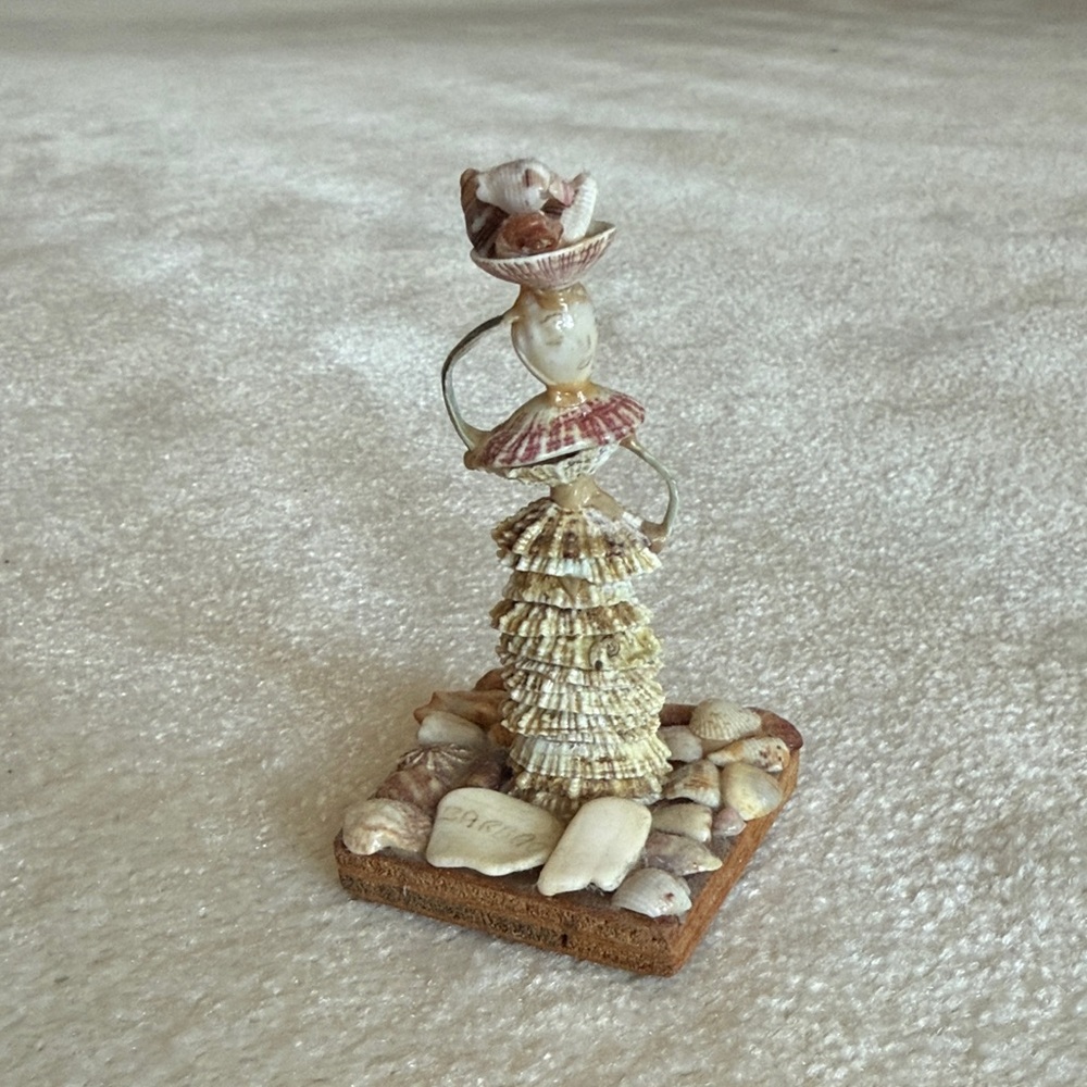 Beautiful vintage shell souvenir